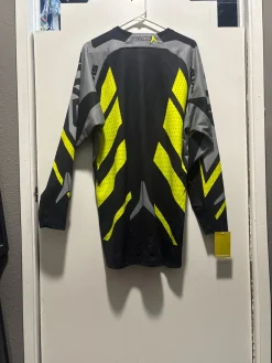 Used Adult Top None MD