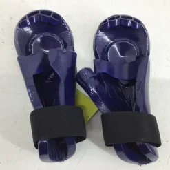 Used Century ADULT MARTIAL ARTS HAND GUARDS Martial Arts Hand Pads Purple Senior