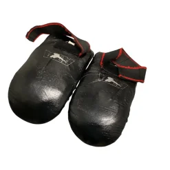 Used Century Martial Arts Gloves Black SM