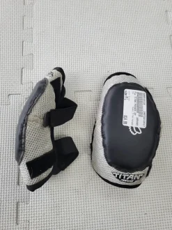 Used Fox TITAN PEEWEE M/L Motocross Protective Gear