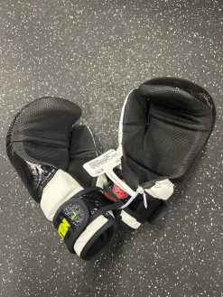 Used Martial Arts Gloves Black Senior