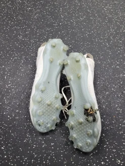 Used New Balance LAX Cleats Mens White Senior 9