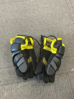 Used STX STALLION 100 Lacrosse Gloves Junior Black 8"