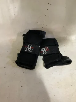 Used Triple Eight Inline Wrist Guards Black SM