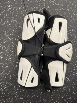 Used Under Armour ARM GUARD Lacrosse Arm Pads/Guards Black LG