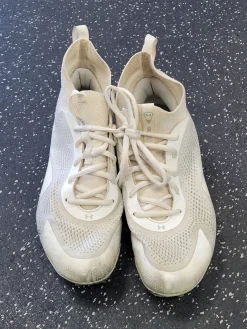 Used Under Armour GLORY 2 LAX Cleats Womens White Senior 8.5