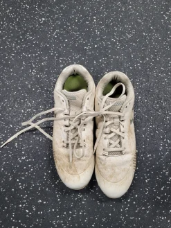 Used Under Armour LAX Cleats Womens White Senior 8.5