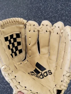 Used Adidas TS1050NBB BB/SB Glove RH Throw Tan 10"