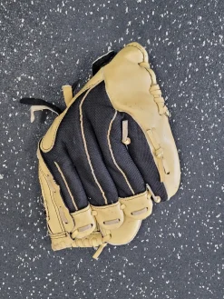 Used Adidas TS1050NBB BB/SB Glove RH Throw Tan 10