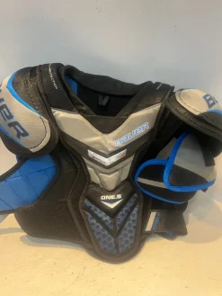 Used Bauer ONE 8 Senior Shoulder Pads MD