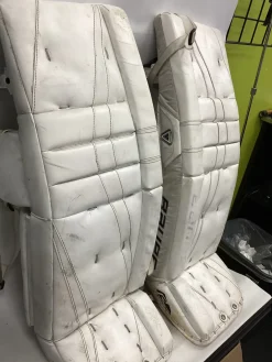 Used Bauer REACTOR 7000 SR Goalie Leg Pads Senior White 35"