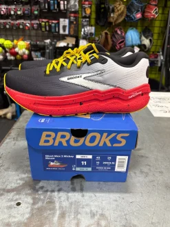 Used Brooks Running/X-Train Shoes M