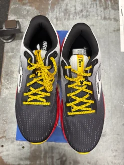 Used Brooks Running/X-Train Shoes M