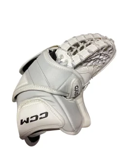 Used CCM AXIS 2.5 Junior Goalie Catcher White