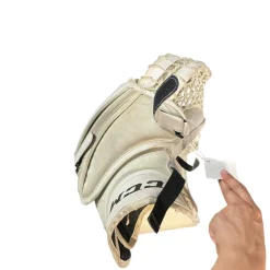 Used CCM CCM P2.5 GOALIE CATCHER Senior Goalie Catcher White