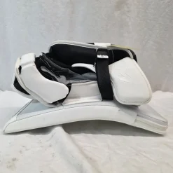 Used CCM EFLEX 5.9 Inter Goalie Blocker White
