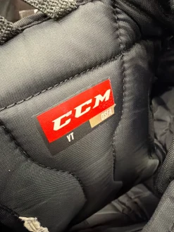 Used CCM EXTREME E 2.5 Youth Body Armor MD
