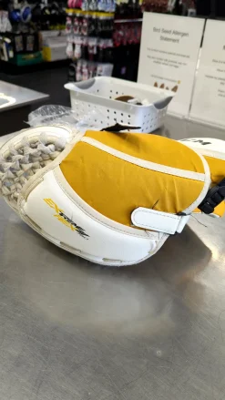 Used CCM EXTREME FLEX II CATCHER Senior Goalie Catcher White