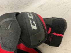 Used CCM JETSPEED FT4 Junior Shoulder Pads White/Black/Red SM