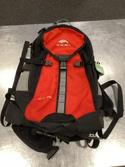 Used Dakine HELI-PRO SNOWBOARD BAG Backpack Red