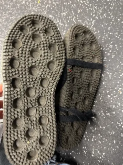 Used D-Gel Broomball/Curling Shoes Senior 6