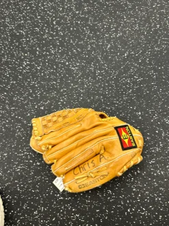 Used Easton BLACK MAGIC BB/SB Glove RH Throw Brown 12 1/2"