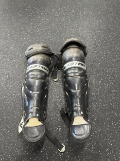 Used Easton GAMETIME CATCHERS SHINS Catchers Leg Guards Black Youth