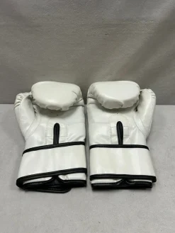 Used Everlast Boxing Gloves White MD