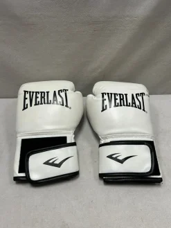 Used Everlast Boxing Gloves White MD