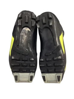 Used Fischer Boys NNN XC Ski Boots Yellow JR-01.5