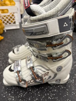 Used Fischer VACUUM Womens DH Ski Boot White 245 MP - M06.5 - W07.5