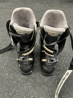 Used Lange EXCLUSIVE 60 Girls DH Ski Boot Black 235 MP - J05.5 - W06.5