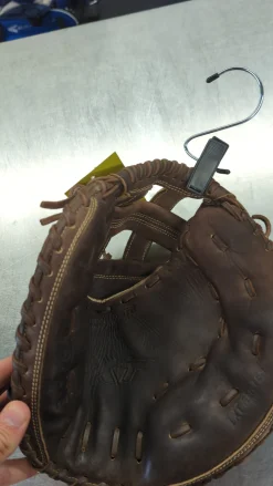Used Louisville Slugger LXT SB CATCHERS MIT BB/SB Catchers RH Throw Brown 33"