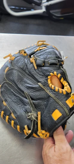 Used MacGregor MCCM10LX BB/SB Catchers RH Throw Black 33"