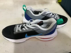 Used Nike Running/X-Train Shoes Y