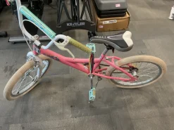 Used Pacific BUBBLE POP GIRLS BIKE Cruiser Bike Girls Pink 20