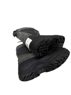 Used QUEST Size 8 Snow Boots
