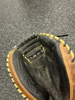 Used Rawlings HEART OF THE HIDE BB/SB Catchers RH Throw Black 33