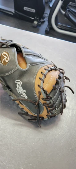 Used Rawlings HOH PRORCM33GBDS BB/SB Catchers RH Throw None 33"