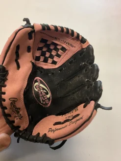 Used Rawlings PLAYERS SERIES RH Throw Fastpitch Gloves Black And Pink 9
