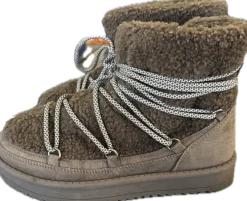 Used Snow/Hunt/Hike Boots W