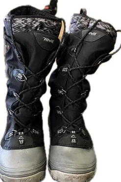 Used TEVA Snow/Hunt/Hike Boots W Black Senior 9