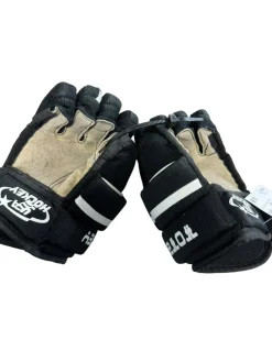 Used TOTAL HOCKEY 8IN Youth Gloves Black 8"