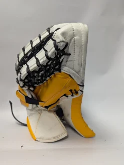 Used True L12.2 PRO RETURN GLOVE Senior Goalie Catcher White And Gold