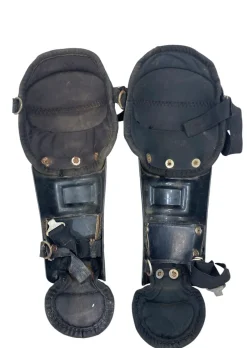 Used UMPIRE LEG GUARDS Umpire Leg Guards