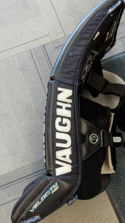 Used Vaughn VELOCITY PRO V9 Goalie Leg Pads Senior Black 32