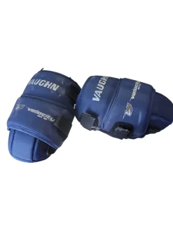 Used Vaughn V7 KNEE GUARDS INT Goalie Accessory