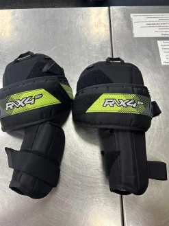 Used Warrior RITUAL X4 E+ KNEE PADS JR Goalie Accessory