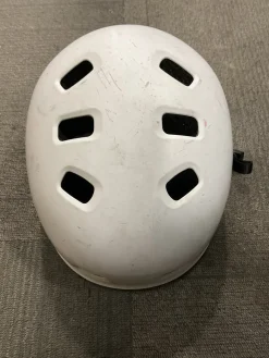 Used WHITE BIKE HELMET Bike Helmet White MD