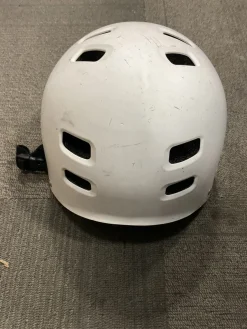 Used WHITE BIKE HELMET Bike Helmet White MD